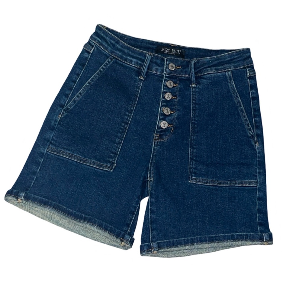 Judy Blue buttonfly denim shorts
Size medium waist 28”